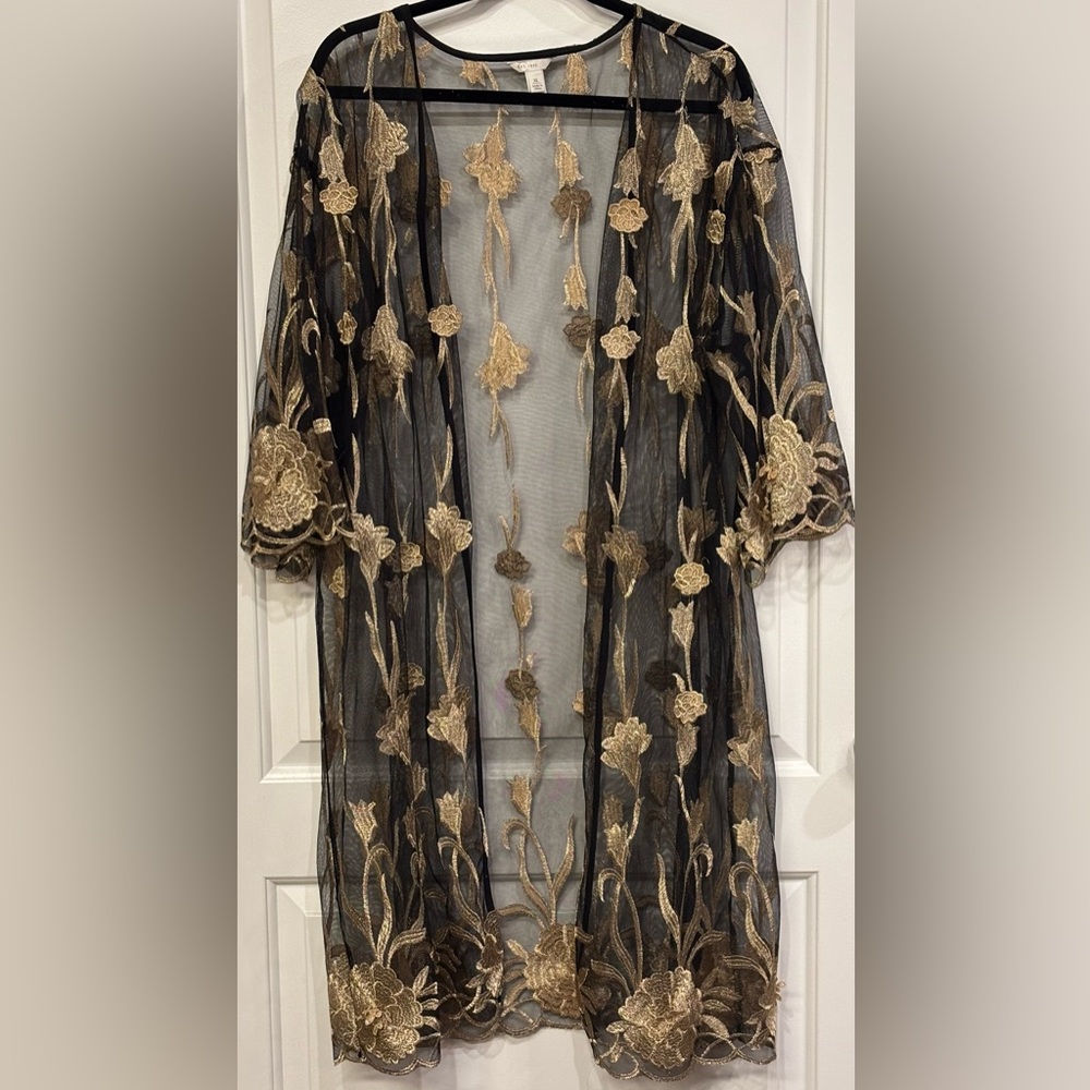 Beautiful Black and Gold Sheer Floral Kimono! 🤩